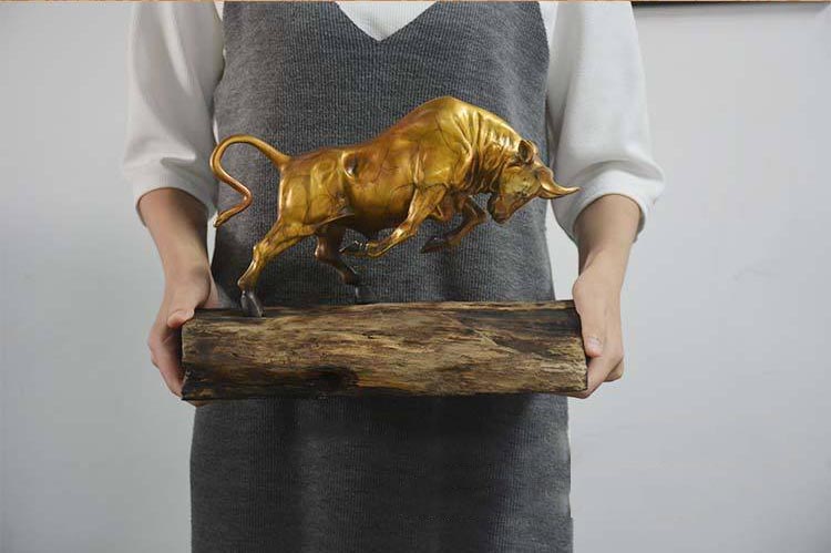 Tượng bò tót đồng nguyên chất mang nhiều ý nghĩa phong thủy