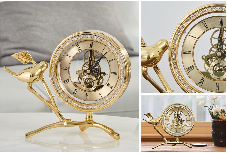 Đồng hồ cổ điển để bàn phòng khách