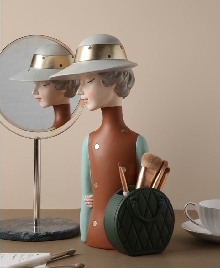 tuong co gai trang tri