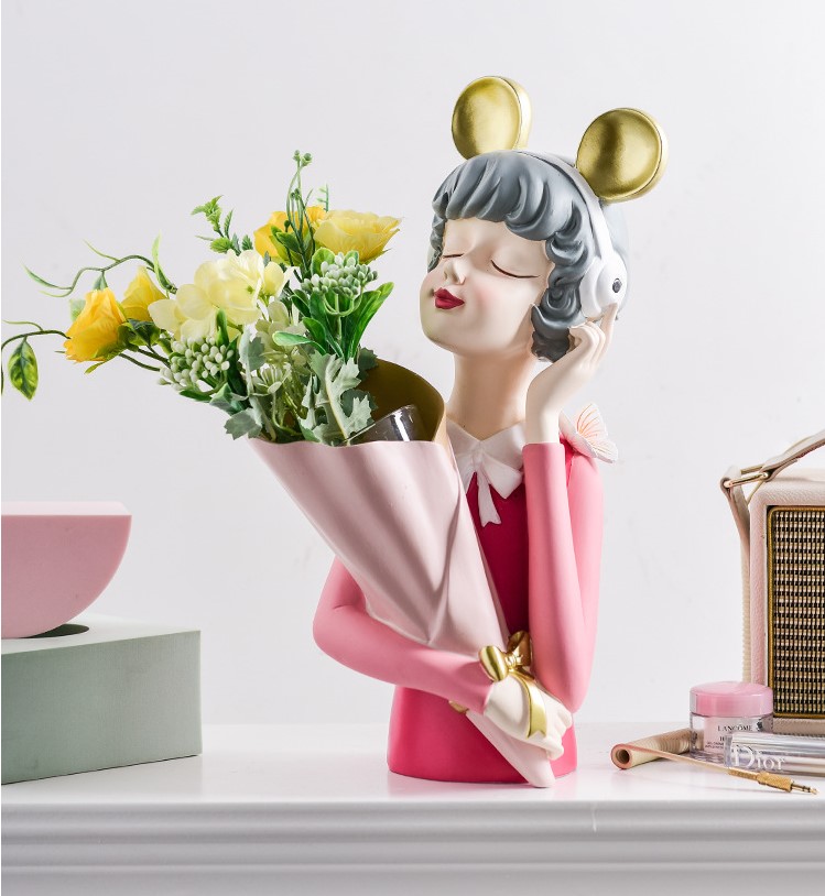 binh hoa co gai deo tai phone