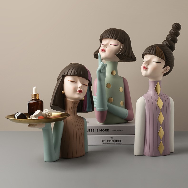 tuong co gai trang tri phong khach