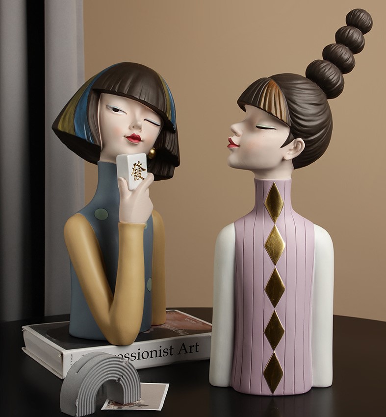 tuong co gai trang tri phong khach