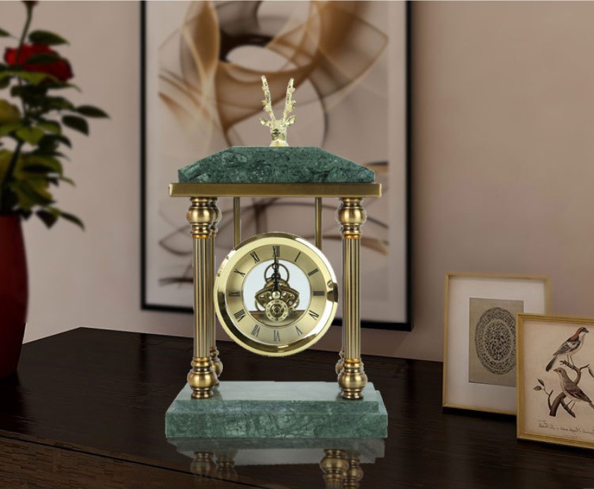 dong ho de ban trang tri