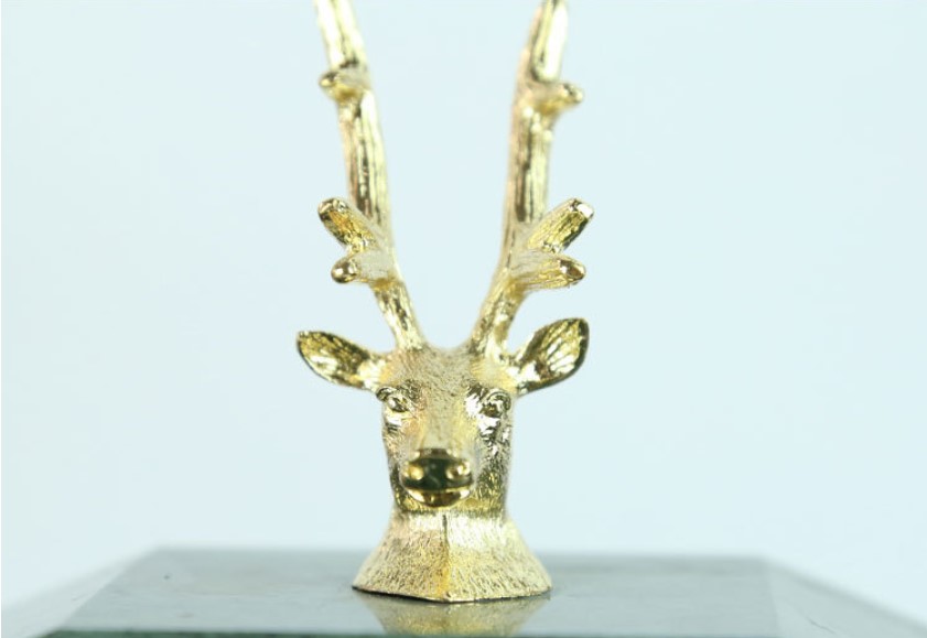 dong ho de ban trang tri