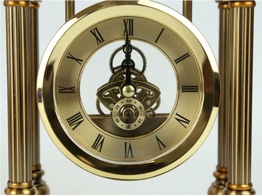 dong ho de ban trang tri