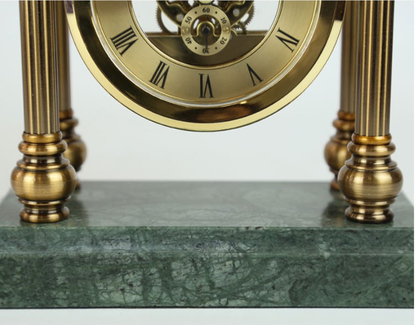 dong ho de ban trang tri