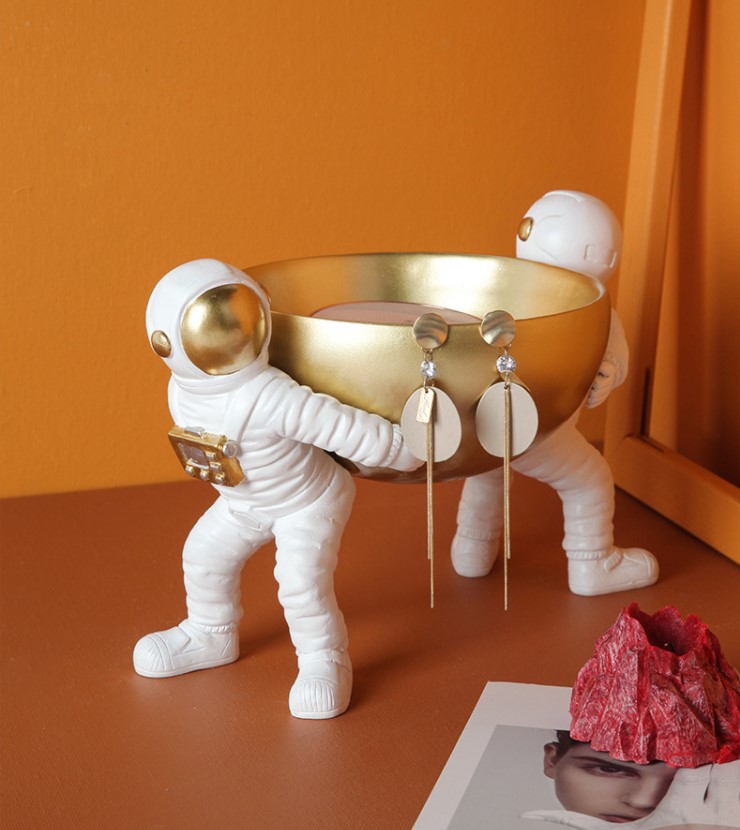 khay hoa qua phi hanh gia