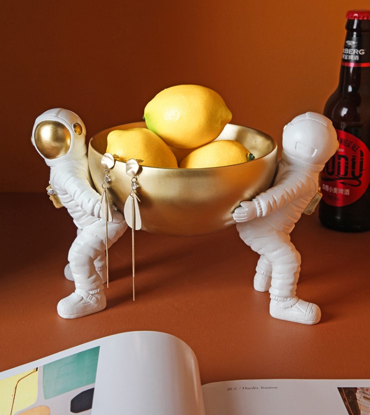 khay hoa qua phi hanh gia