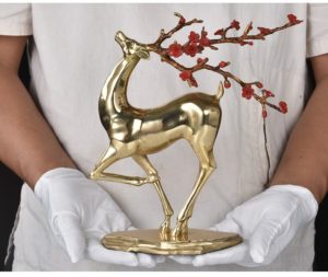 Tượng hươu bằng đồng để bàn chiêu tài lộc
