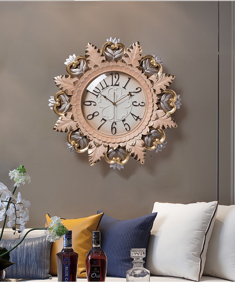 dong ho treo tuong phong cach chau au