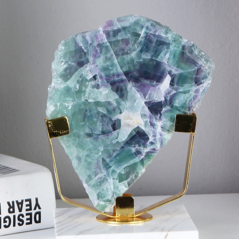 Đá pha lê xanh lá trang trí phòng khách