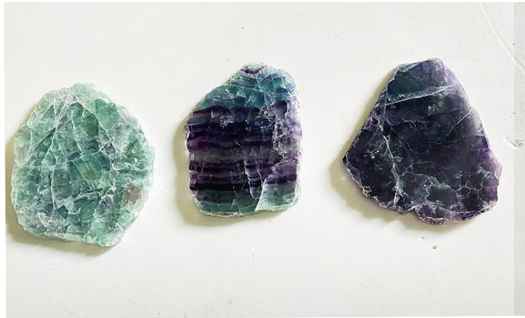 Đá pha lê xanh lá trang trí phòng khách