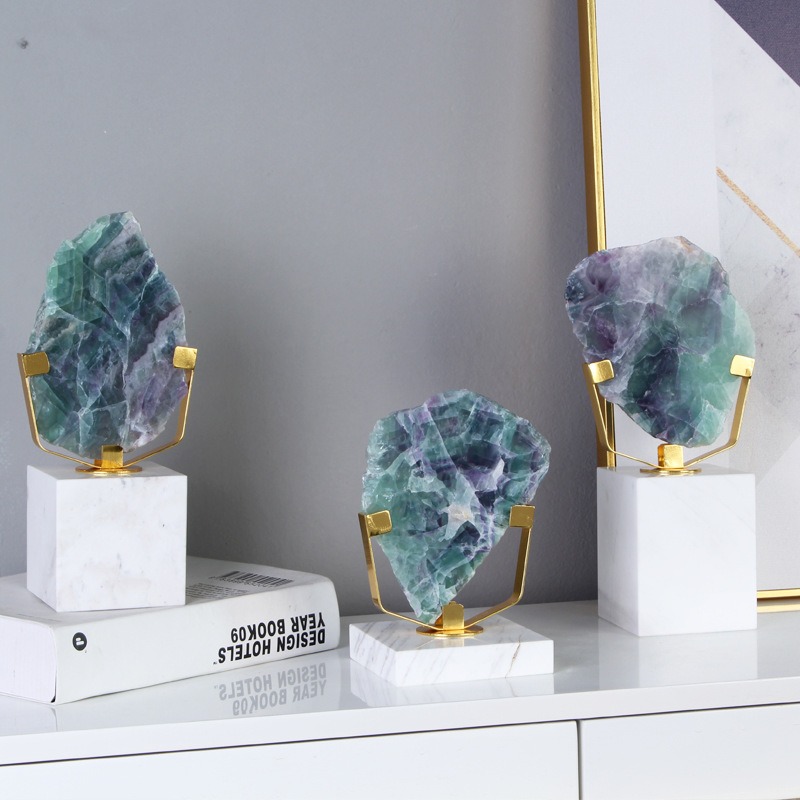 Đá pha lê xanh lá trang trí phòng khách