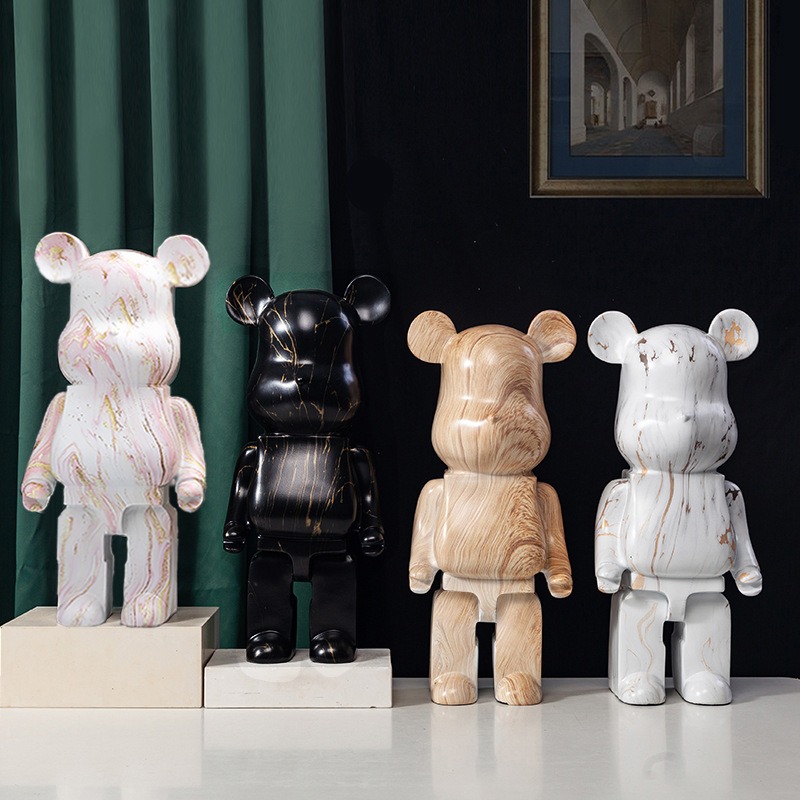 Gấu Bearbrick bụng bự trang trí phòng khách