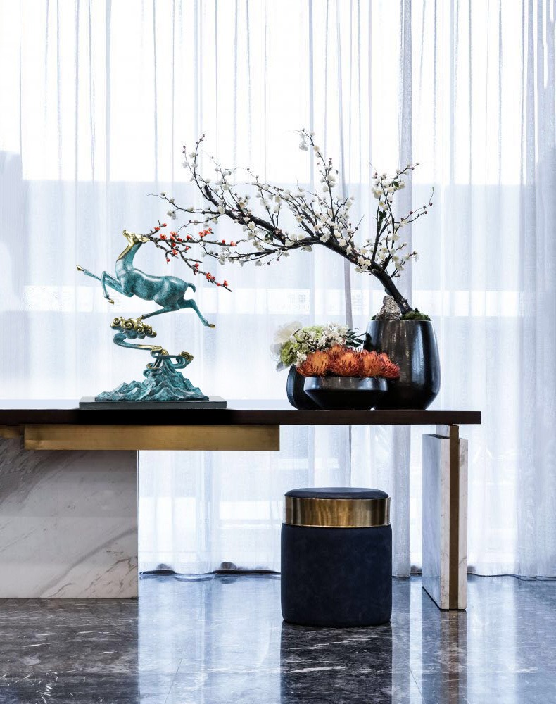 Tượng hươu cưỡi mây trang trí phòng khách