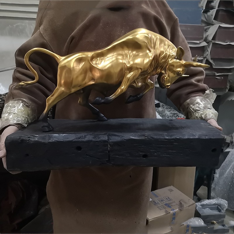 Tượng bò tót đồng đóng đế gỗ