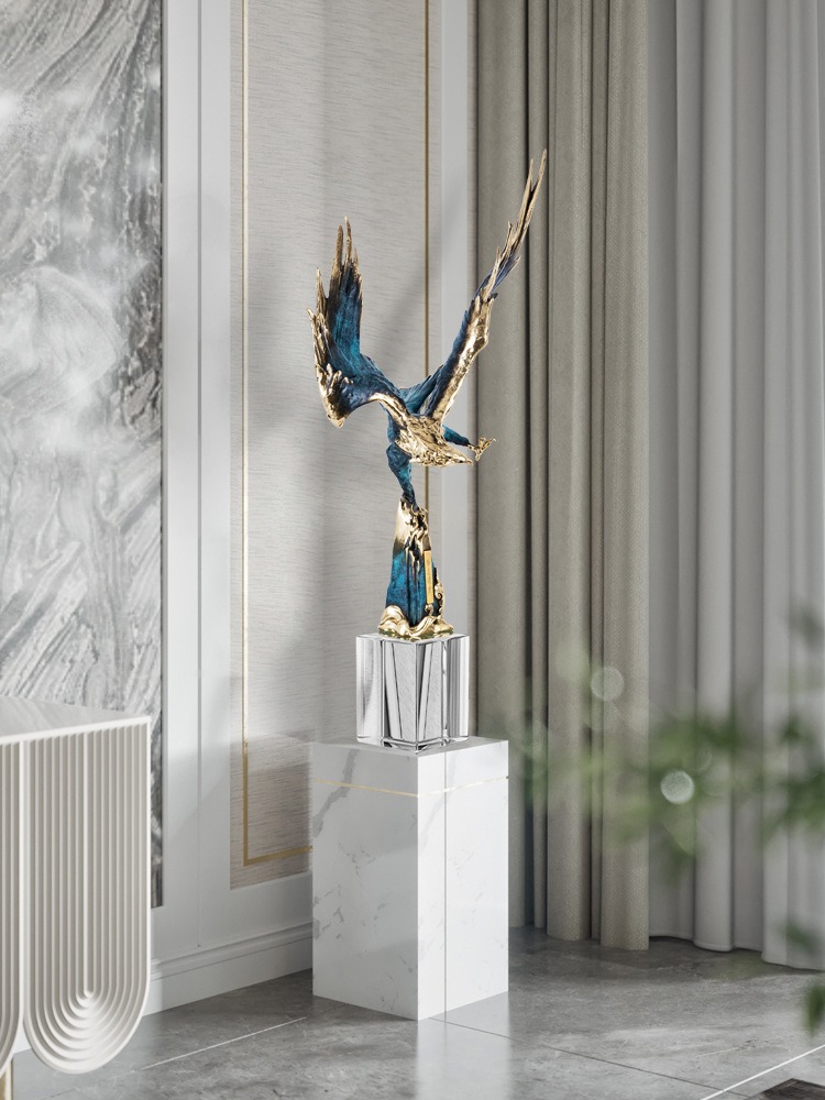 Tượng đại bàng tung cánh trang trí phòng khách