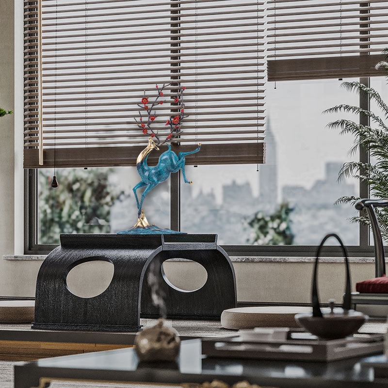 Tượng hươu phong thủy sừng hoa mai đỏ