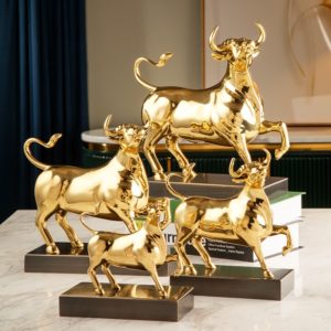 Tượng trâu đồng phong thủy trang trí phòng khách