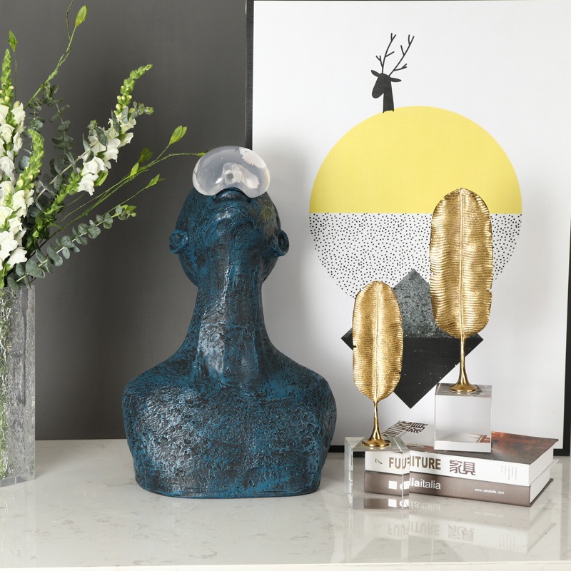 Cặp lá vàng trang trí phòng làm việc