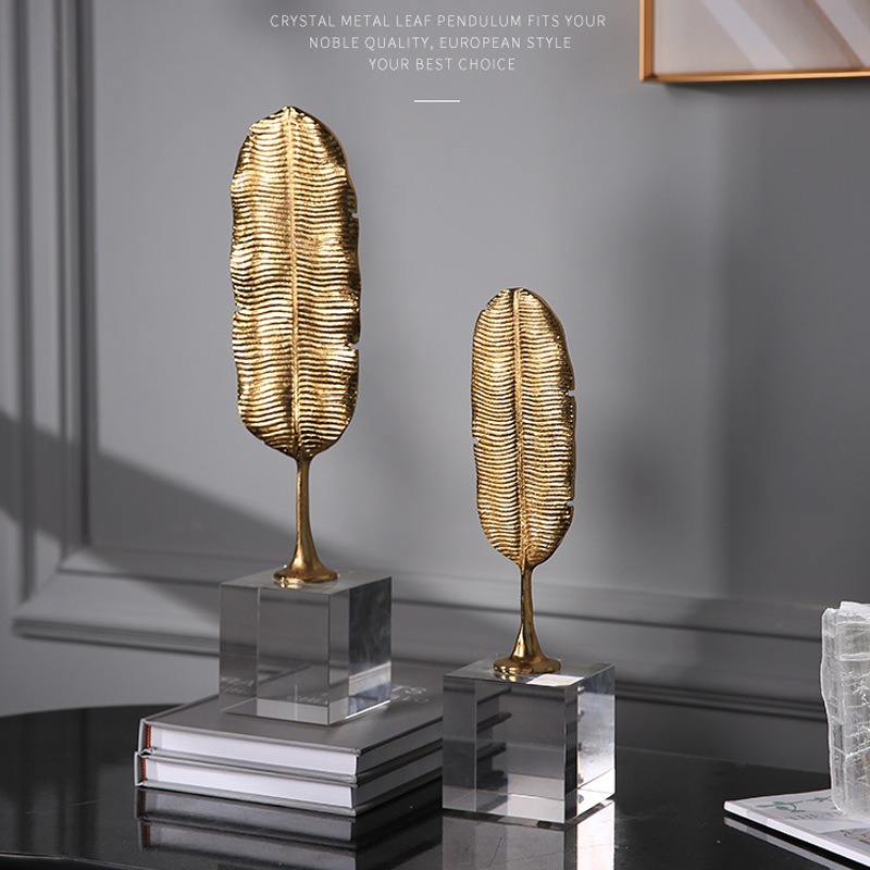 Cặp lá vàng trang trí phòng làm việc
