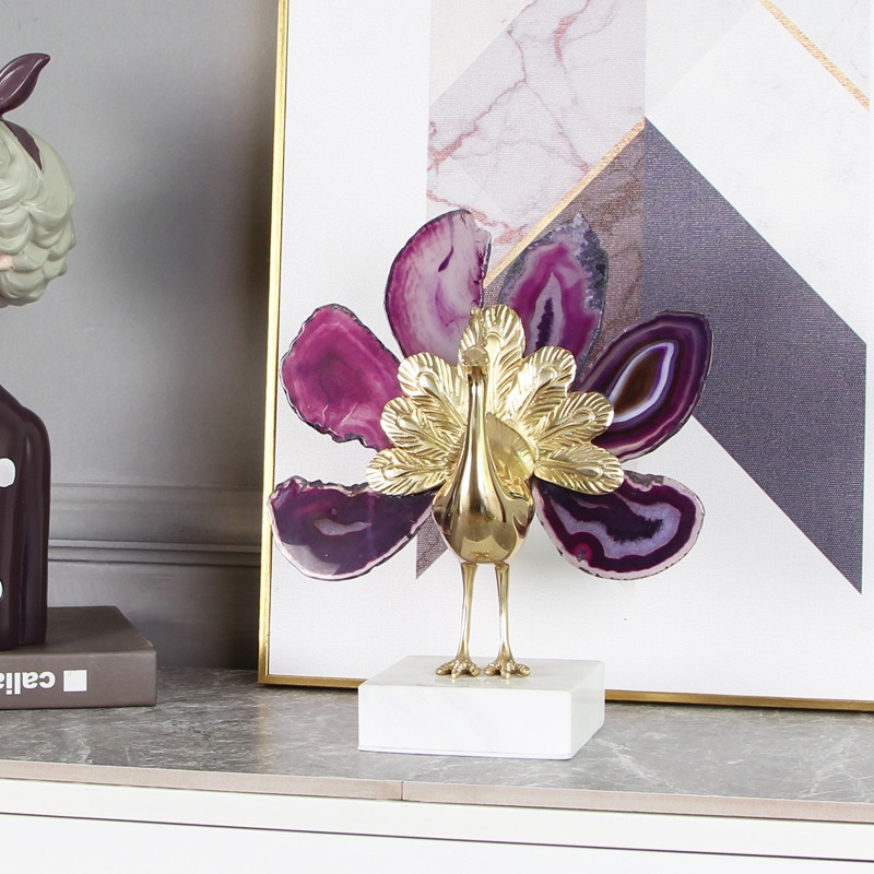 Con công bằng đồng kết hợp đá mã não