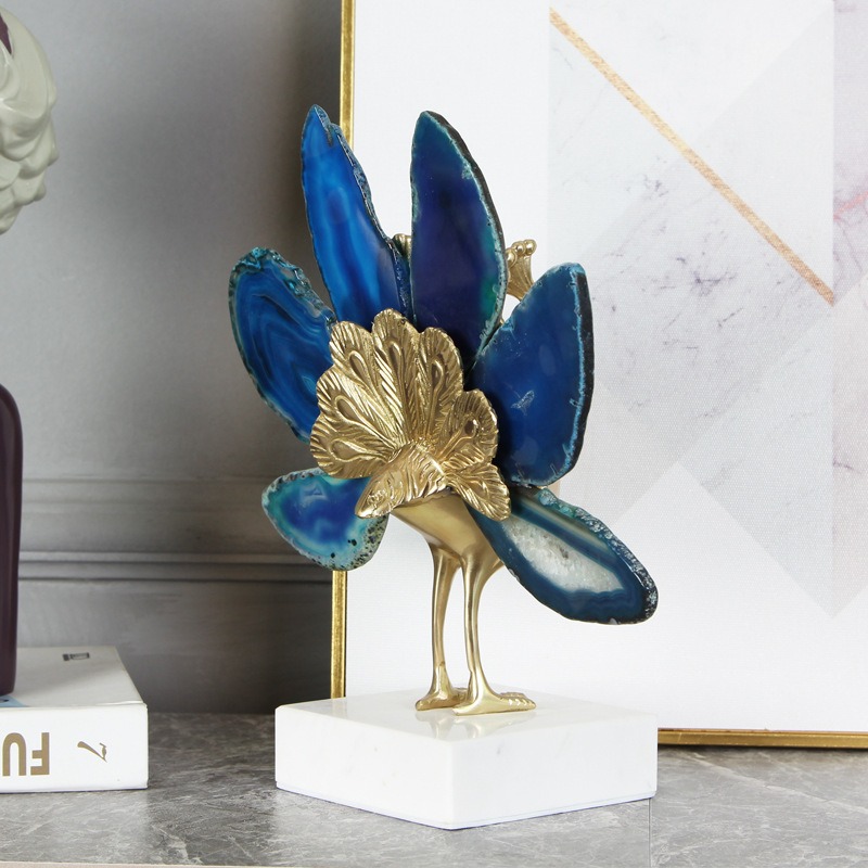 Con công bằng đồng kết hợp đá mã não