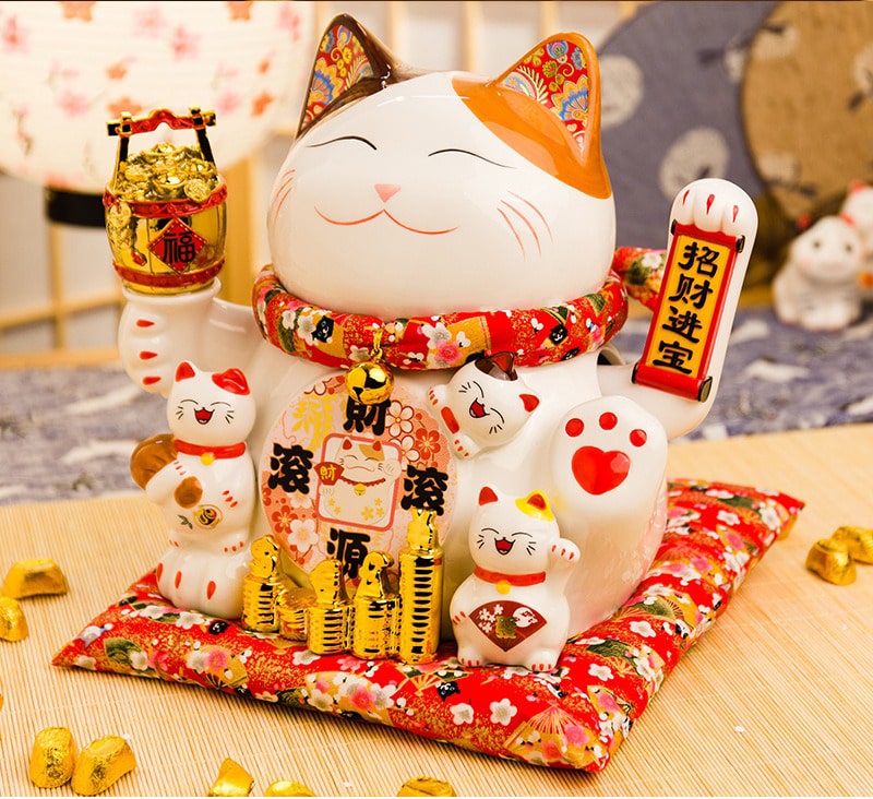 Mèo may mắn vẫy tay mang lại tài lộc