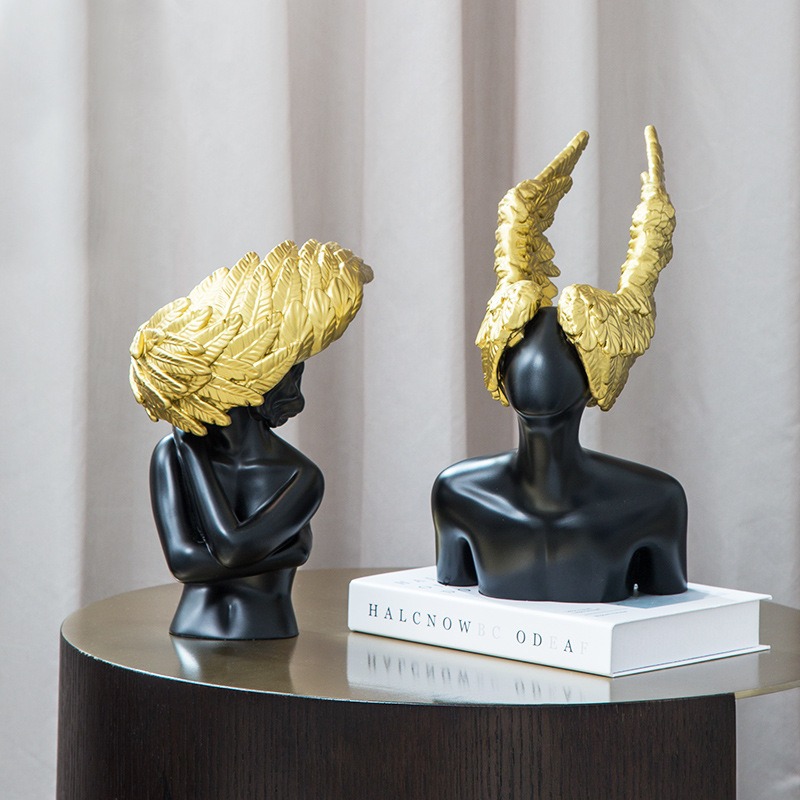 Tượng nghệ thuật “Tiên hắc ám”