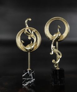 Đôi công phượng decor phòng khách