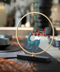 Mẫu hươu decor phòng khách sang trọng