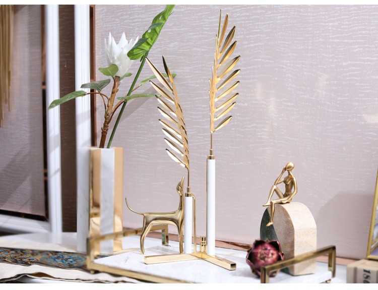 Lá lông vũ kim loại