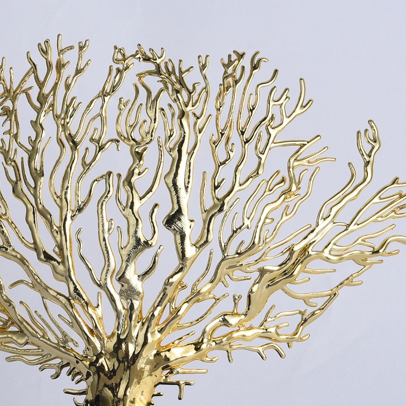 mo hinh trang tri cay kim loai vang