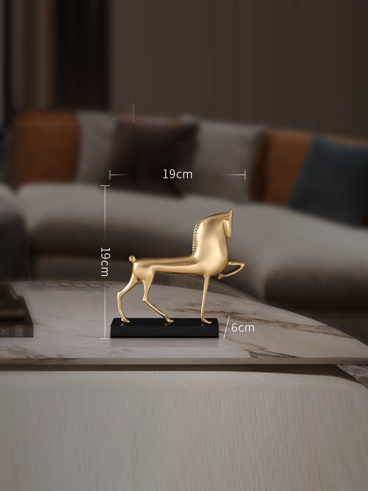 ngua ma dao thanh cong 3 Tượng ngựa đồng trìu tượng