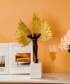 Tượng nam thần bóng đêm