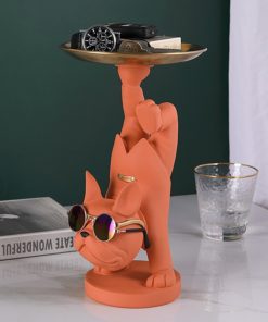 Chó nhỏ bưng khay xinh xắn