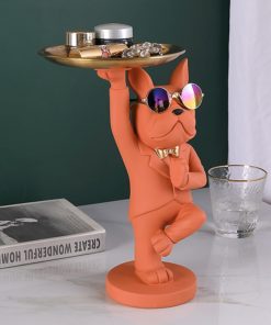 Chó nhỏ bưng khay xinh xắn