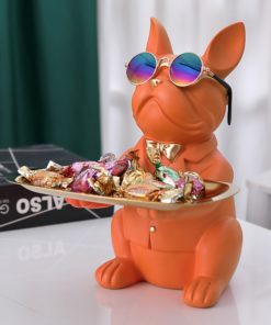 Chó nhỏ bưng khay xinh xắn