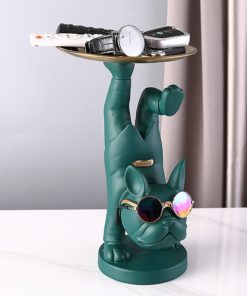 Chó nhỏ bưng khay xinh xắn