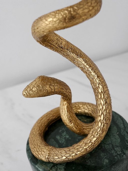 Tượng con rắn bằng đồng trang trí