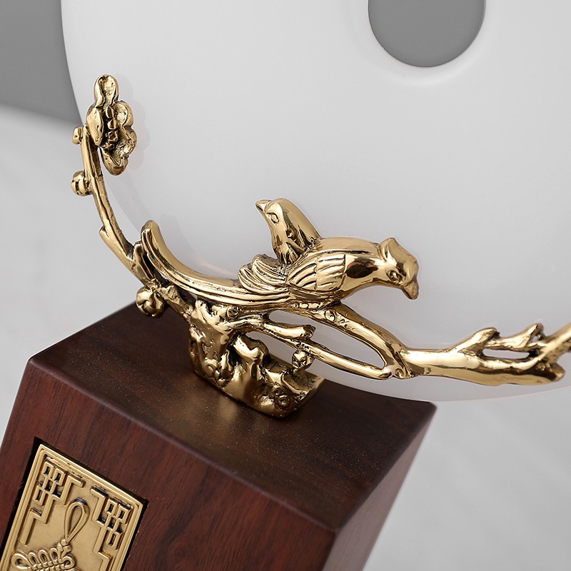 Đồng điếu ngọc bích trang trí phòng khách