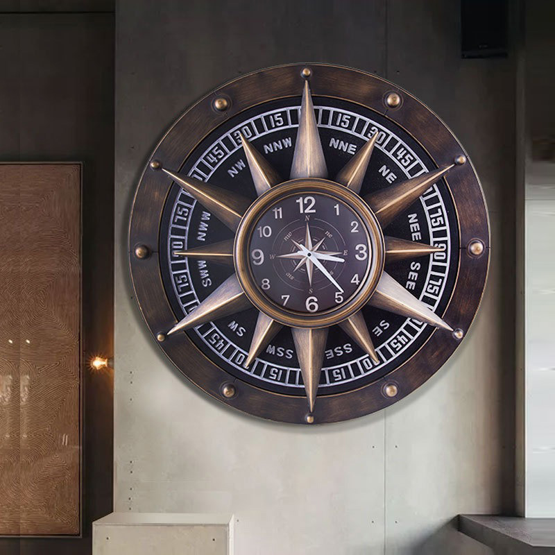 Đồng hồ hình la bàn độc đáo