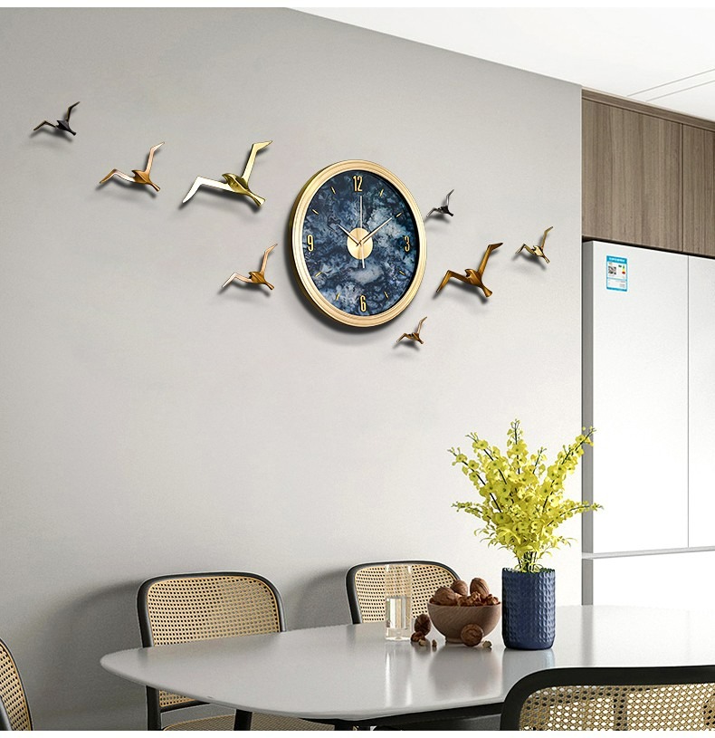 dong-ho-treo-tuong-chim-en Đồng hồ treo tường chim én gọi mùa xuân