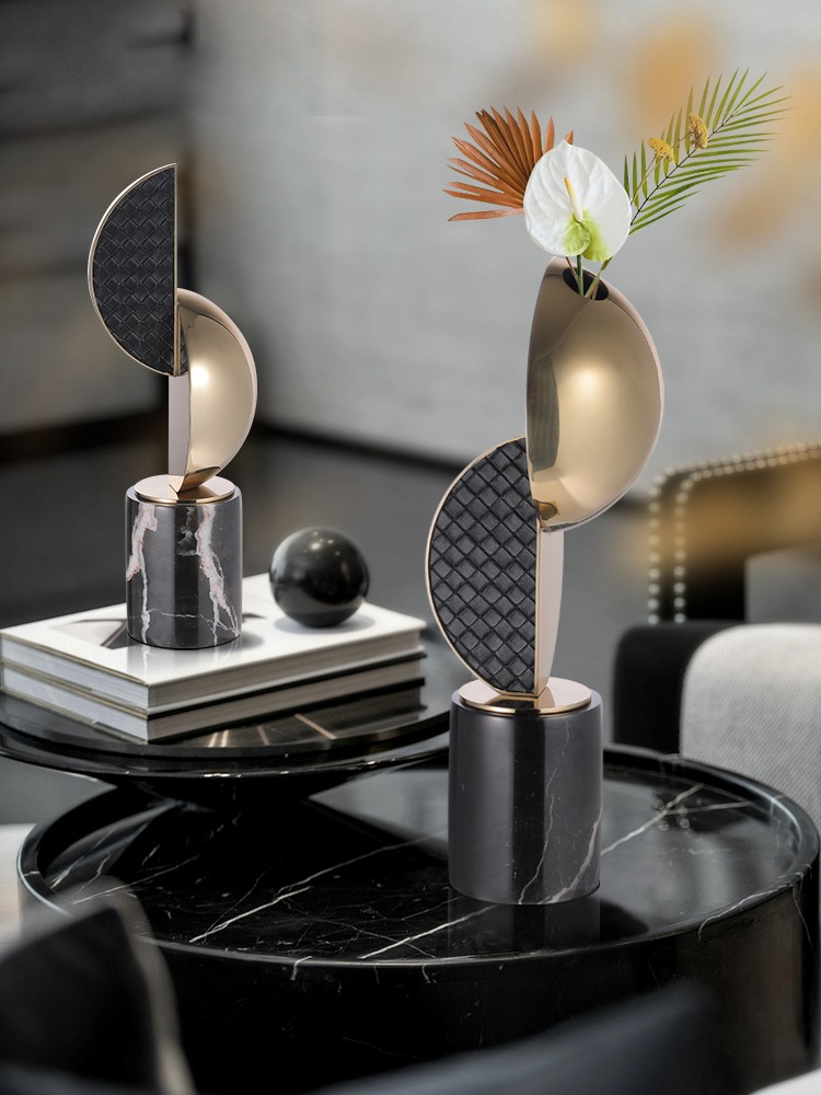 Bình hoa dạng hình học trang trí