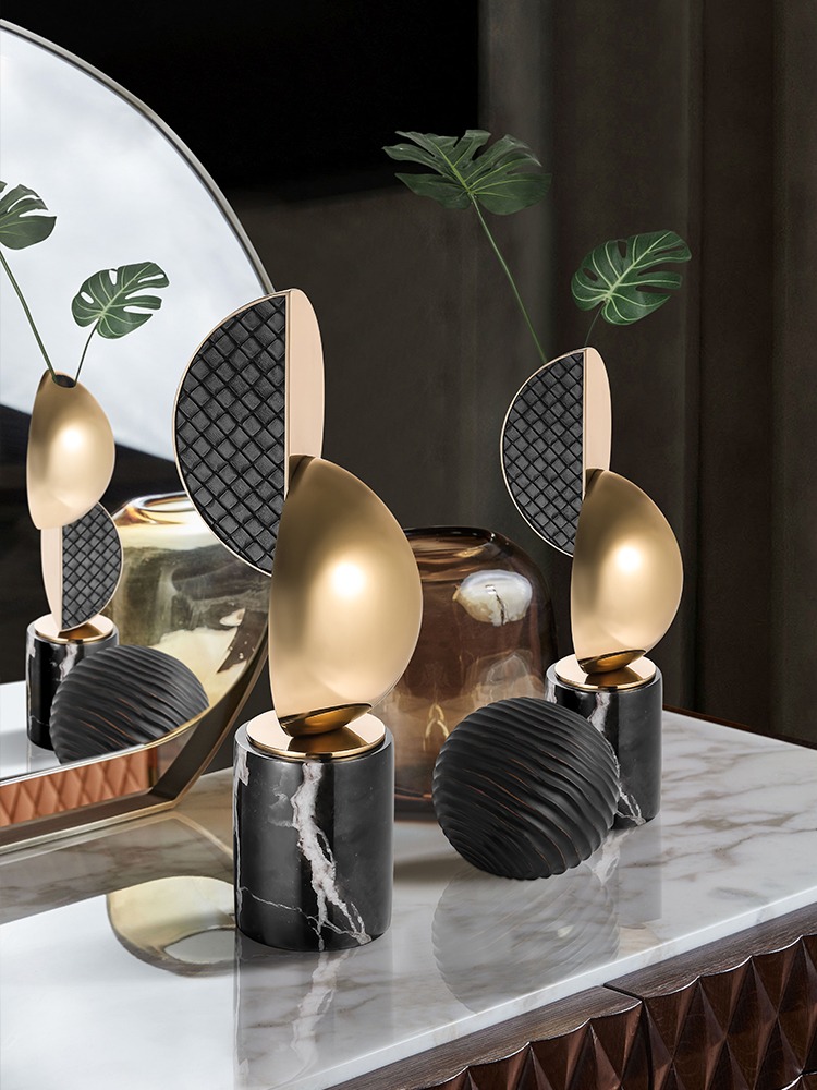 Bình hoa dạng hình học trang trí