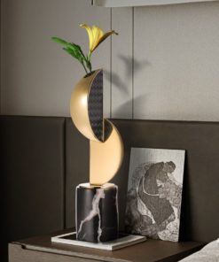 Bình hoa dạng hình học trang trí