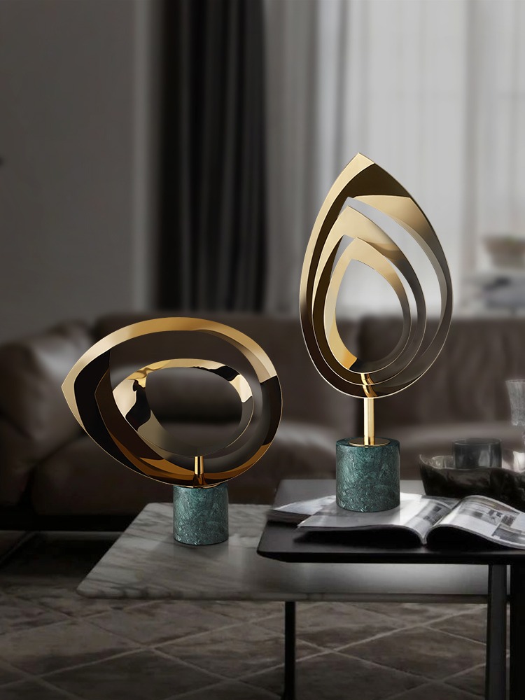 Mô hình chiếc là bằng kim loại