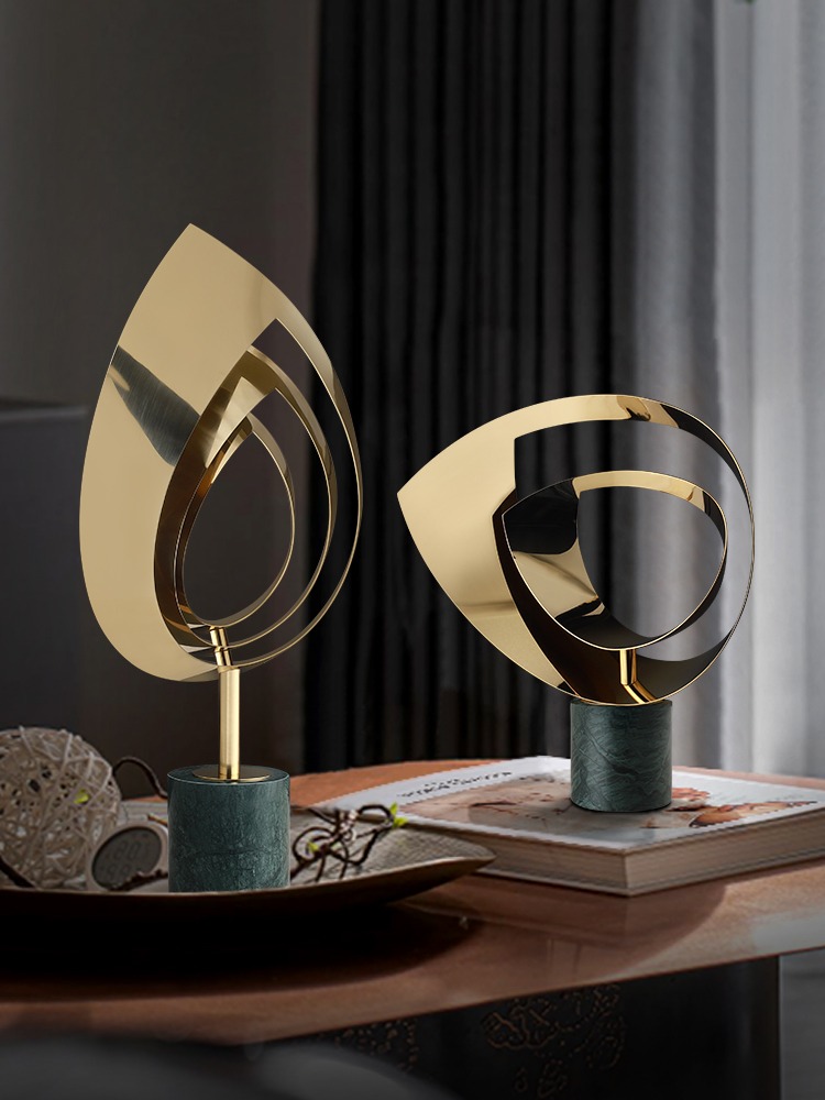 Mô hình chiếc là bằng kim loại