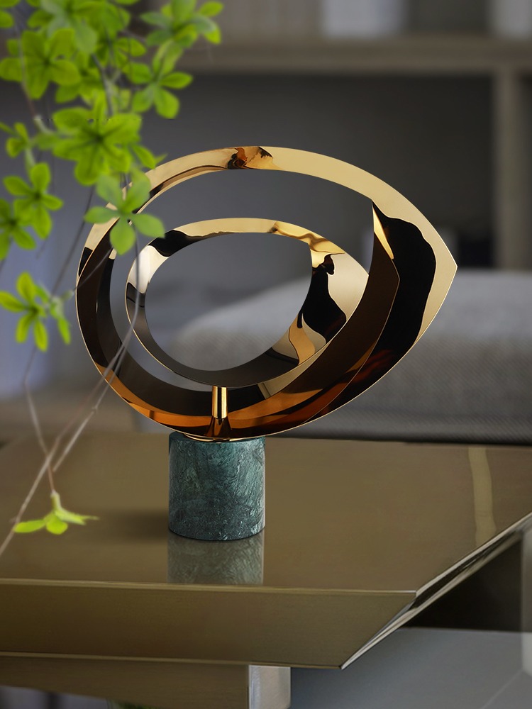 Mô hình chiếc là bằng kim loại