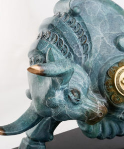 Tượng bò tót tài chính thịnh vượng